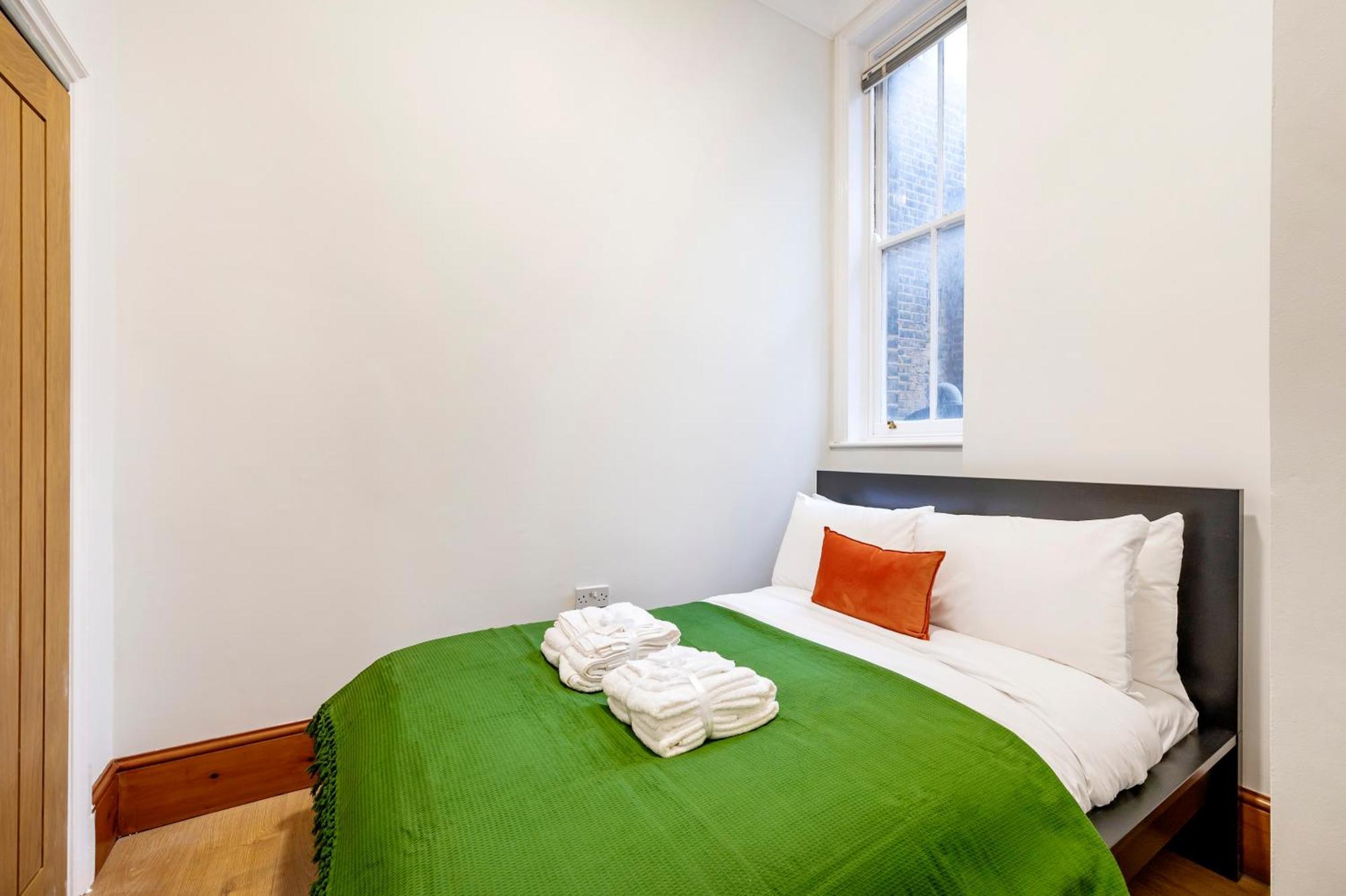 2 Bedroom In Center Of Лондон Екстер'єр фото