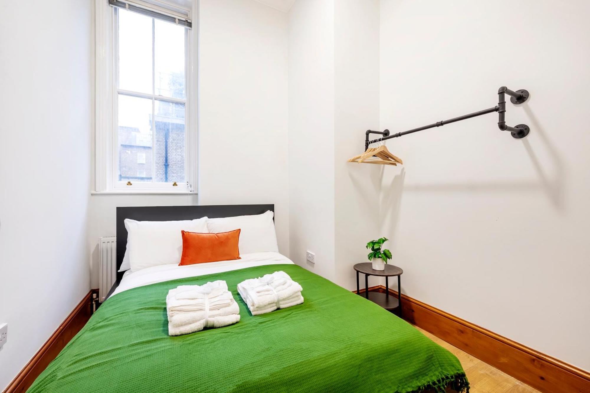 2 Bedroom In Center Of Лондон Екстер'єр фото