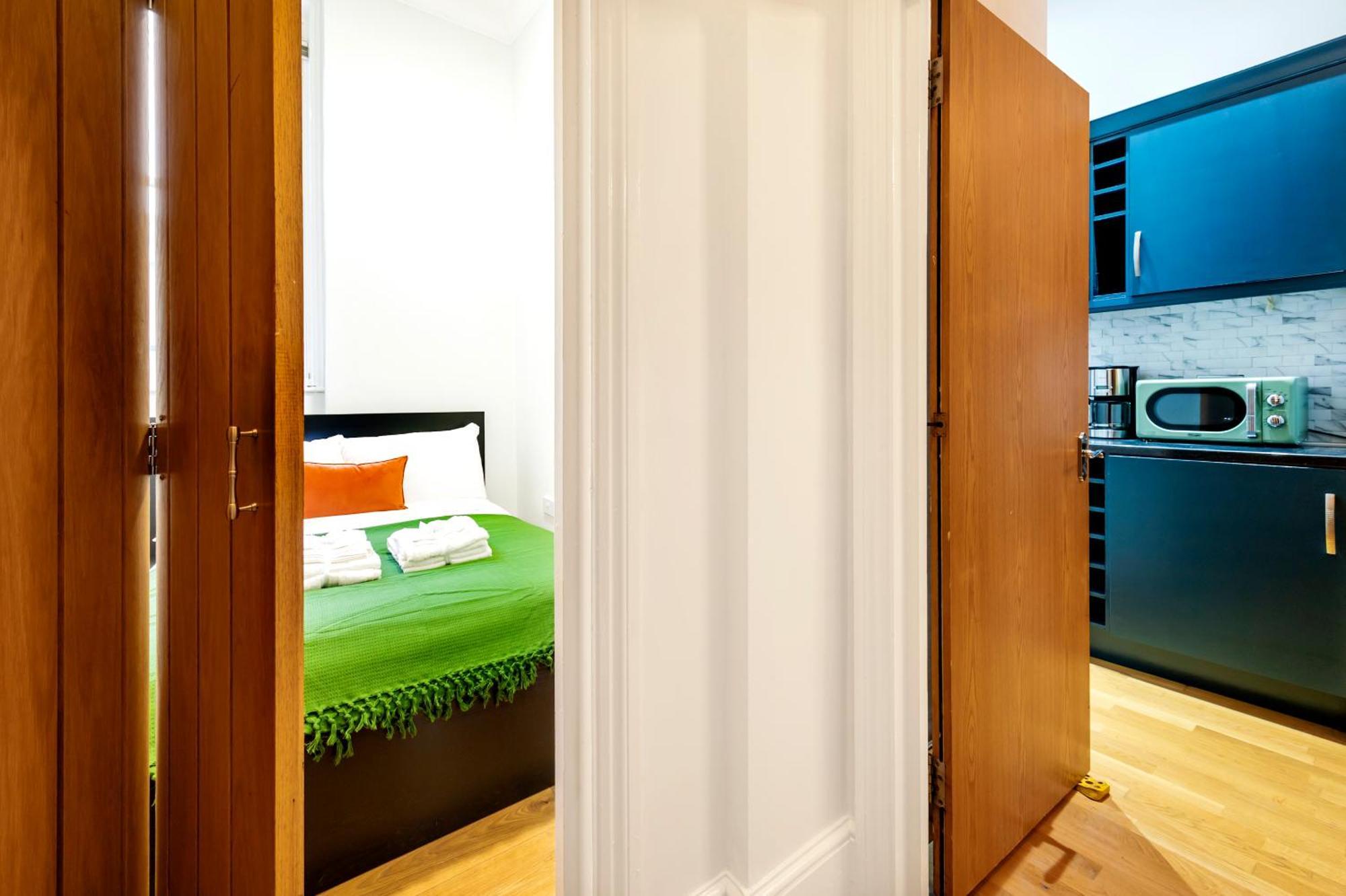 2 Bedroom In Center Of Лондон Екстер'єр фото