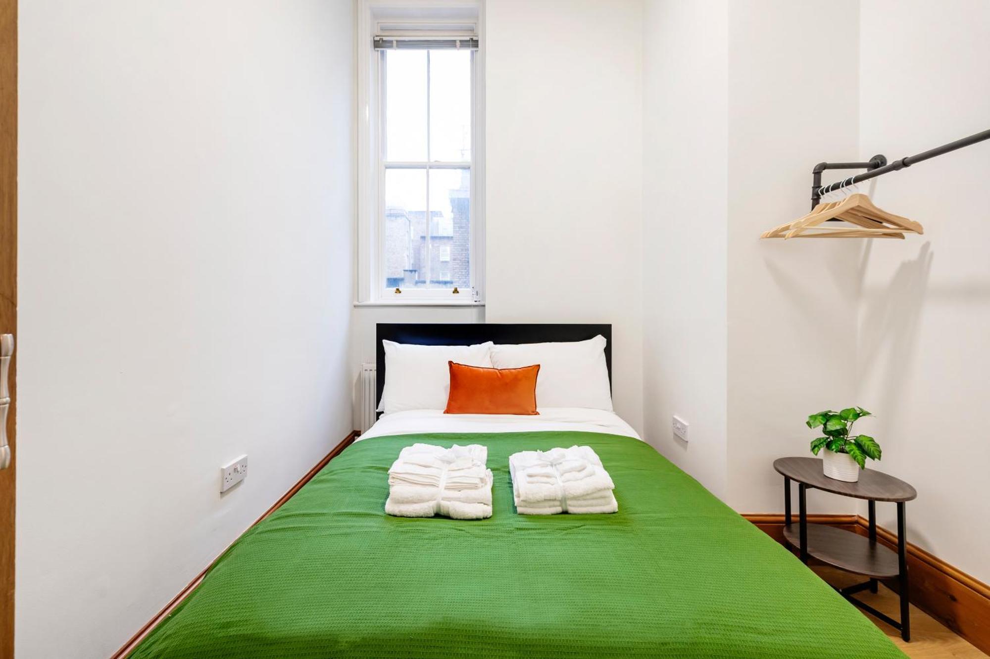 2 Bedroom In Center Of Лондон Екстер'єр фото